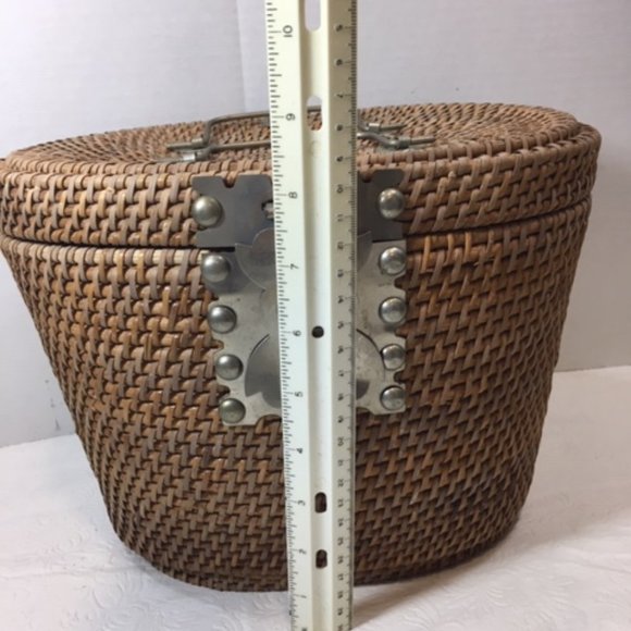 VTG Woven Wicker Tea Picnic Basket Hinged Padded Fish Clasp Double Handles - Picture 6 of 16